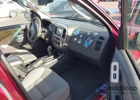 2005 Ford Escape Xlt z USA, uszkodzony, nr VIN 1FMYU031X5KB35893